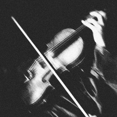 Violin Pfp, Aesthetic Pfp Art, Clockwork Angel Aesthetic, Jem Carstairs Aesthetic, Aesthetic Violin, Danganronpa Fangame, Enhypen Details, Spotify Wallpaper, Txt Enhypen