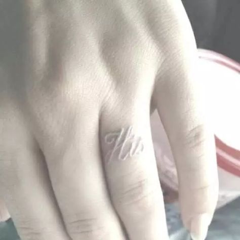 33 Impossibly Sweet Wedding Ring Tattoo Ideas You'll Want To Say "I Do" To Wedding Ring Finger Tattoos, Tato 3d, Wedding Band Tattoo, Tattoo Band, Couples Tattoo, Wedding Ring Finger, Wedding Ring Tattoo, Tattoo Wedding Rings, Ring Finger Tattoos