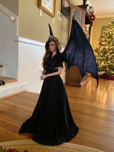 Court Of Thorns And Roses Costume, Rhysand Cosplay, Feyre Costume, Protective Quotes, Feyre Cosplay, Fandom Bedroom, Acotar Cosplay, Fantasy Booktok, Acotar Art