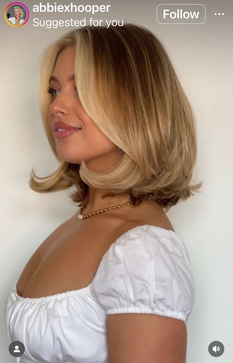 Ways To Style A Lob Hair Ideas, Short Blonde Hair Honey, Shirt Layered Bob, Short Blonde Hair Plus Size Round Faces, Bob With Money Piece Dark Hair, Styling Short Hair With Layers, Old Money Blonde Short Hair, Short Haircut 90s, Short Blonde Hair Cuts For Women