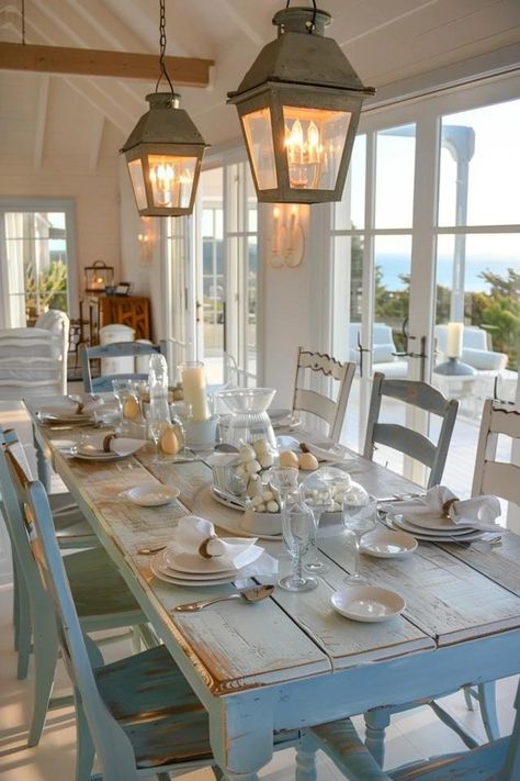 Coastal Charm: Beach Dining Room Tables Styles Traditional Coastal Dining Room, Beachy Dining Room Ideas, Nantucket Dining Room, Dining Room Design Coastal, Coastal Dining Rooms, Dining Room Coastal, Beachy Dining Room, Coastal Dining Room Ideas, Lake House Dining Room