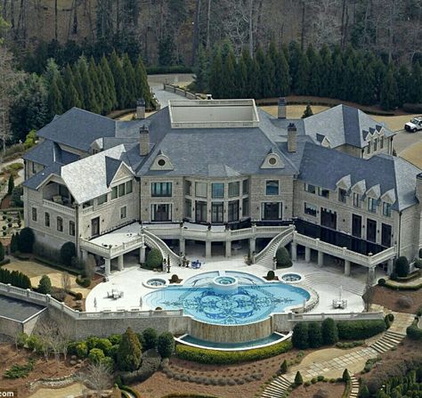 Tyler Perry House Carrington Manor, Stacks Of Cash, Celebrities Homes, Atlanta Mansions, Mansion Estate, Modern Contemporary Interior Design, Fabulous Homes, Beautiful Properties, House Mansion