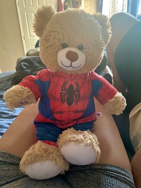 Spoderman Gifts, Spider Man Teddy Bear, Spiderman Teddy Bear, Build A Bear Spiderman, Valentines Gift For Boyfriend Spiderman, Spiderman Gift Ideas For Girlfriend, Spider Man Build A Bear, Spider Man Basket For Boyfriend, Spider Man Merch Aesthetic