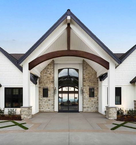 Dream Home Tour: French country house with a modern twist in Oregon French Modern Design, Modern French Country House, Country Farmhouse Exterior, Modern French Farmhouse, Country Home Exterior, French Country Exterior, Hillsboro Oregon, French Country Modern, French Country House Plans