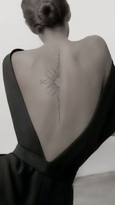 Sparkle Spine Tattoo, Minimalist Foot Tattoo, Half Spine Tattoos For Women, Woman Body Tattoo Design, Elegant Tattoos For Women Classy Simple Beautiful, Women’s Tattoo Back, Delicate Back Tattoo, Side Back Tattoo Women, Elegant Spine Tattoos For Women