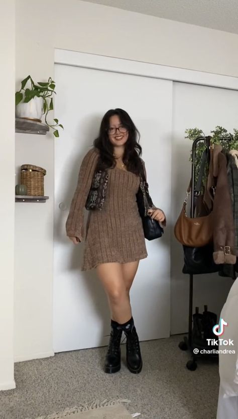 Business Casual Cute Summer, Autumn 2023 Midsize Fashion, Comfy Outfits For Plus Size, Midsize Outfits Aesthetic Winter, Style Inspo Mid Size, Light Academia Outfit Midsize, Autumn Fits Midsize, Autumn Outfits Mid Size, Midsize First Date Outfit