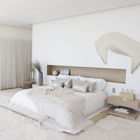 It's Okay to Put Your Bed on the Floor | Architectural Digest Floor On Bed Aesthetic, Bed Without Frame On Floor, Floor Bed Aesthetic, Bed On Floor Ideas Aesthetic, Bedroom Without Bed, No Bedframe Bedroom Ideas, Bed On The Floor Ideas, Beds On Floor Ideas, Floor Bed Mattress