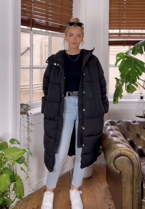 Black Puffer Coat Outfit Winter, Black Puff Jacket Outfit, Long Puffy Jacket Outfit, Black Long Puffer Jacket Outfit, Long Puffer Jacket Outfit Winter Style, Capetown Outfit, Long Puffer Outfit, Black Parka Outfit, Long Puffer Jacket Outfit