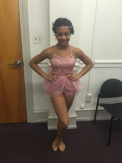 Nia Sioux Frazier, Pyramid Song, Nia Frazier, Dance Moms Season, Nia Sioux, Dance Moms Cast, Dance Mums, Celebrity Selfies, Dancing Dolls