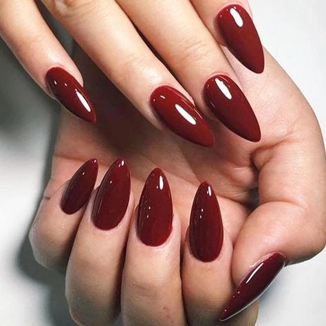 Obtenez un look chic et doux avec ces ongles à presser unis rouge bordeaux ! Avec un joli design à pointe française, ces ongles courts en amande sont parfaits pour une manucure élégante et sans effort. Faciles à appliquer et à porter, elles ajoutent une touche d'élégance à n'importe quel look ! ??