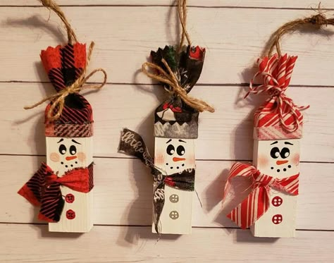 2x2 Crafts, Jenga Block Snowman, Jenga Ornaments, Block Snowman, Jenga Block Crafts, Jenga Blocks, Bazaar Crafts, Christmas Craft Fair, Diy Christmas Tree Ornaments