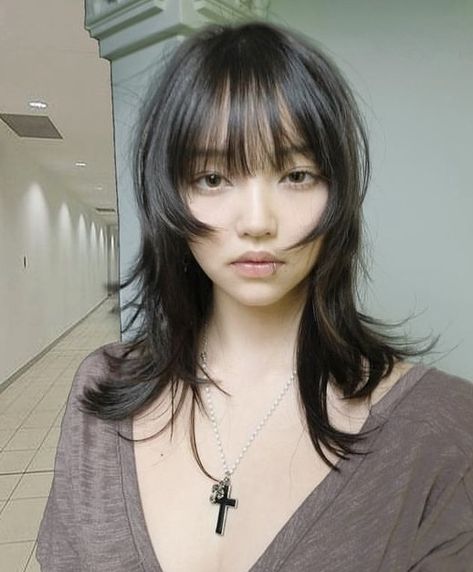 Short Full Curtain Bangs, Female Japanese Hairstyle, Matching Anime Pfp Couple Short Hair, Octopus Haircut Long Hair Korean, Woman Haircut With Bangs, Layered Himecut, 2016 Fantasy Haircut, Short Hair Layered Bangs, 2016 Japanese Haircut