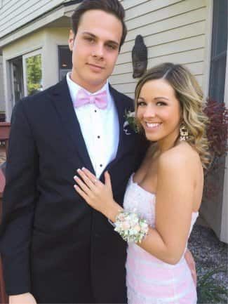 Auston Matthews's girlfriend topic has been quite an intriguing topic to his fans and followers. Is he dating Emily Ruttledge? Auston Matthews Girlfriend, Hockey Wives, Nhl Wags, Hockey Wife, Mitch Marner, Auston Matthews, Cimorelli, Jonathan Toews, Hockey Stuff