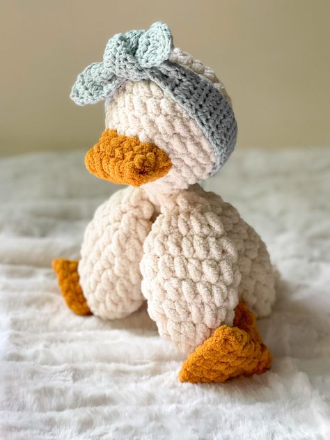 Della Duck Crochet, Crochet Accessories For Stuffed Animals, Crochet Toys Easy, Crochet Baby Stuffed Animals, Crochet Baby Animals, Sell Crochet Items, Crochet Boyfriend Gift, Crochet Baby Shower Gifts, Small Crochet Animals