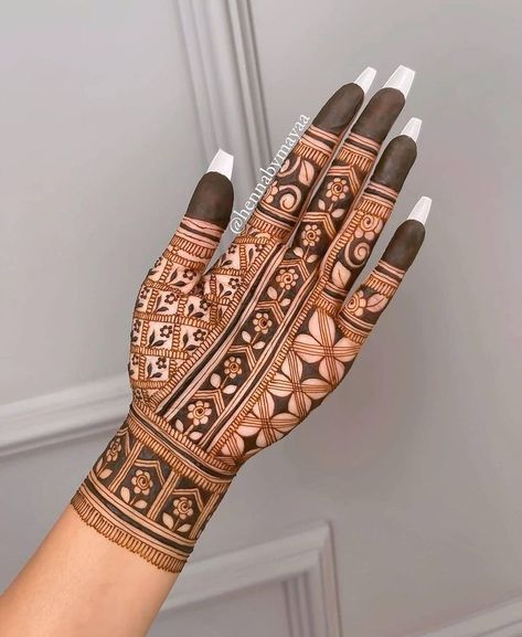 Mehendi design Tikki Mehndi, Traditional Mehndi Designs, Short Mehndi Design, Mehndi Mehndi, Eid Mehndi, Front Mehndi Design, Simple Jewellery, Full Mehndi Designs, Mehndi Decor