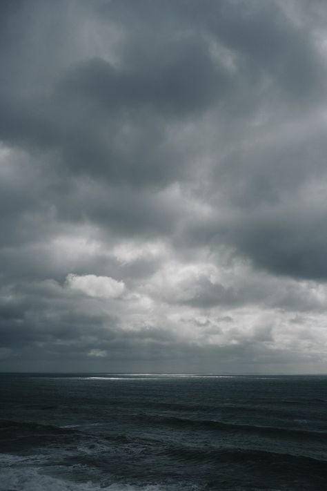 Exploring Porthleven in Cornwall, England - UK — Haarkon Adventures Pain Background, Grey Weather, England Aesthetic, Gray Sky, Stormy Sky, Mermaid Painting, Uk Photography, Cornwall England, Grey Clouds