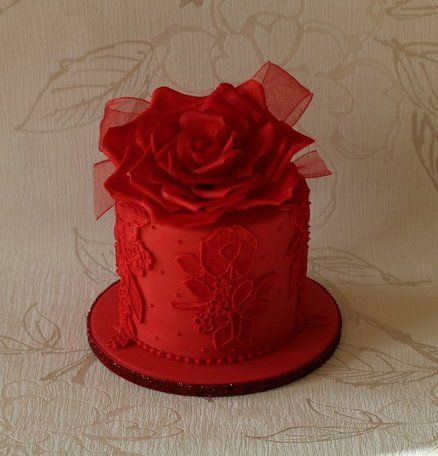 petit gâteau rouge / small red cake Mini Wedding Cakes, Mini Torte, Red Cake, Miniature Cake, Cakes Wedding, Special Occasion Cakes, Mini Wedding, Mini Cake, Unique Cakes