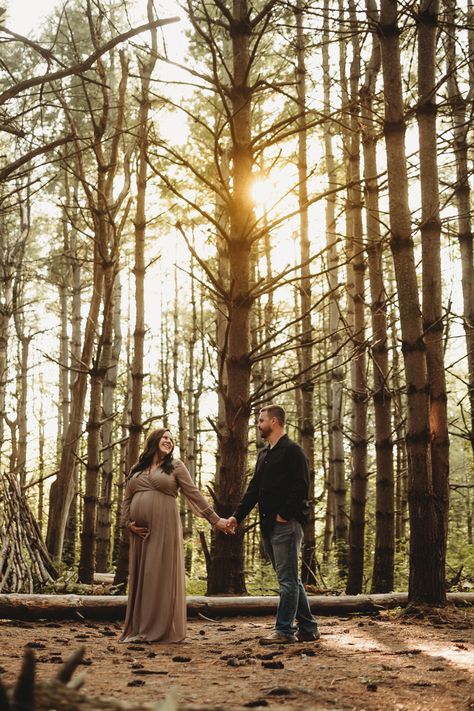 Fall Maternity Photos, Maternity Photography Poses Outdoors, City Portrait, Shooting Couple, Outdoor Maternity Photos, Maternity Photo Outfits, Maternity Photography Poses Couple, Maternity Photography Poses Pregnancy Pics, Couple Pregnancy Photoshoot