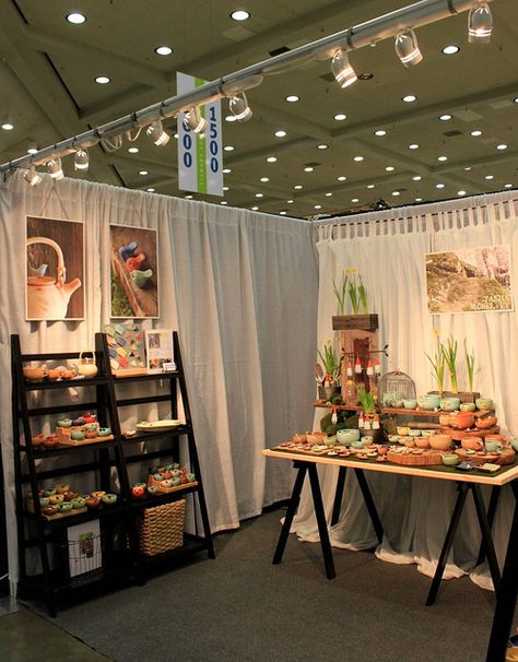 American Craft Council Display by tashamck, via Flickr ... like the fildable tables.... Professional Vendor Booth Ideas, Craft Booth Backdrop Display Ideas, Craft Booth Lighting, Marketing Table Display Booth Ideas, Craft Booth Backdrop, Trade Show Backdrop, Folding Shelves, Foldable Tables, Craft Booth Design