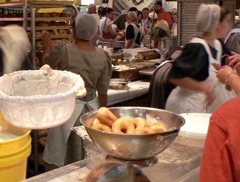 Amish Doughnuts Fastnachts Recipe, Crullers Recipe, Pa Dutch Recipes, Amish Bakery, Donut Mix, Pennsylvania Dutch Recipes, Amish Food, Mennonite Recipes, Amish Living