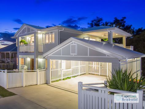 115 Walnut St, Wynnum, Qld 4178 Queenslander Carport, Hamptons House Exterior, Queenslander House, Hamptons Style Homes, Weatherboard House, Car Port, Hampton Style, Residential Garage, Front Fence