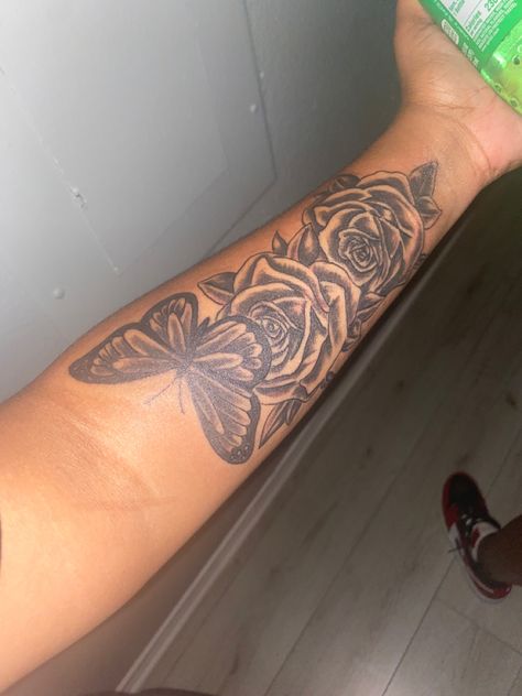 Front Forearm Tattoo Women, Forearm Tats For Women, Cute Thigh Tattoos, Cute Hand Tattoos, Pretty Hand Tattoos, Face Piercings, Forearm Tattoo Women, Arm Tattoos For Women, Tattoos For Black Skin