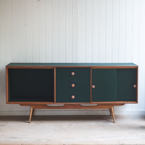 Art Deco Mid Century Modern Furniture, Art Deco Sideboard Upcycle, Dark Green Sideboard, Dark Green Furniture, Sideboard Restoration, Retro Furniture Makeover, Attic Furniture, Green Sideboard, Amsterdam Green