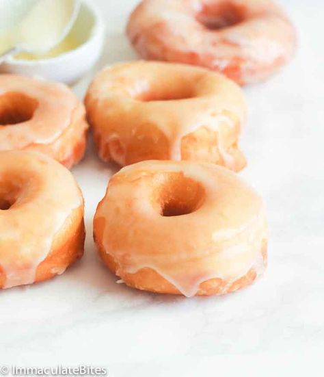 Krispy Kreme Doughnut Recipe (Copycat) - Immaculate Bites Krispy Kreme Glazed Donut, Doughnut Glaze, Donat Glaze, Homemade Doughnut Recipe, Recipe Copycat, Krispy Kreme Donuts, Homemade Donuts Recipe, Easy Donuts, Homemade Doughnuts