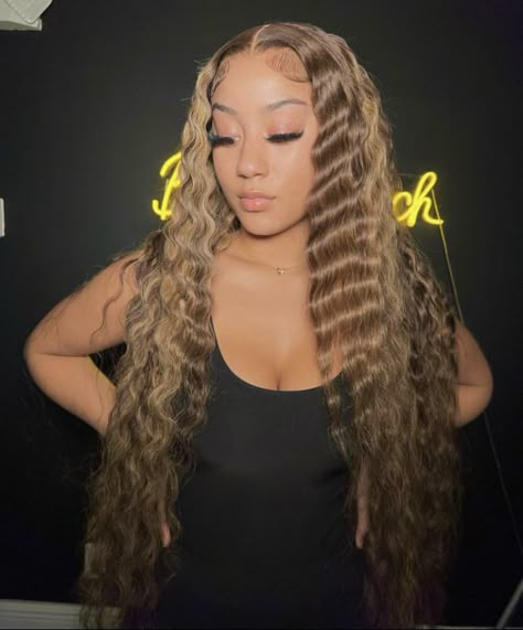 Crimps With Highlights Weave, Honey Brown Sew In, Pretty Wigs, Sleek Braided Ponytail, Lace Wigs Styles, Wigs Styles, Future Hairstyles, Natural Hair Growth Tips, Summer Fest