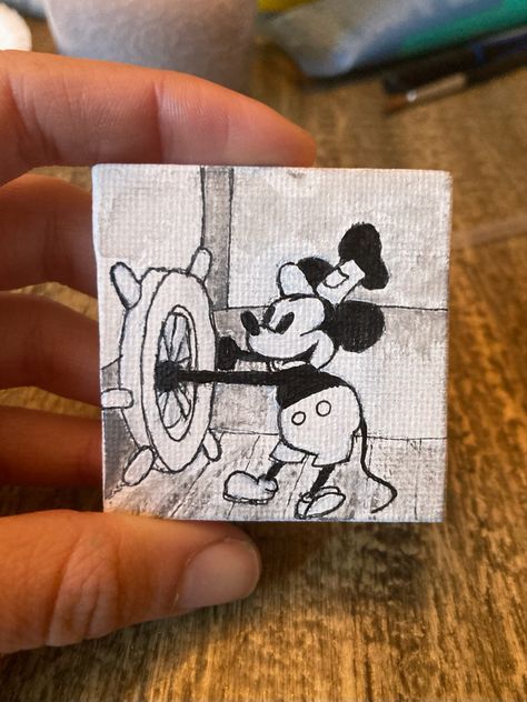 Miniature Drawings Easy, Mickey Mouse Painting Canvases, Co Namalovat, Mickey Mouse Painting, Mini Mickey Mouse, Mouse Paint, Mini Toile, Mouse Drawing, Disney Paintings