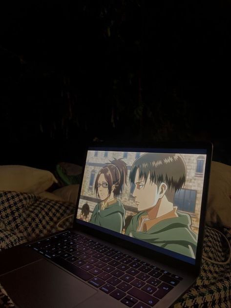 Anime On Laptop Aesthetic, Watching Anime, Anime Watch, Aesthetic Japan, Attack On Titan Levi, Mood Instagram, Best Photo Poses, Instagram Feed Ideas, Instagram Life