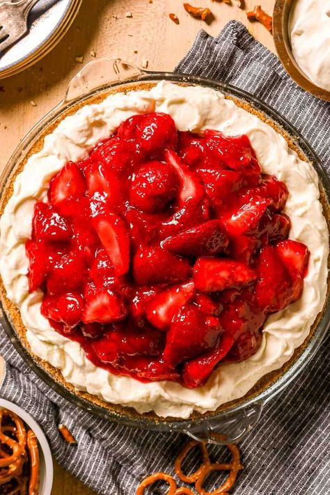 Strawberry Cream Cheese Pie Strawberry Cream Cheese Pie Recipe, Pie With Pretzel Crust, Strawberry Cream Cheese Pie, Cream Cheese Pie Recipes, Pretzel Pie, Fresh Strawberry Pie, Strawberry Pie Filling, Kinds Of Pie, Cream Cheese Pie