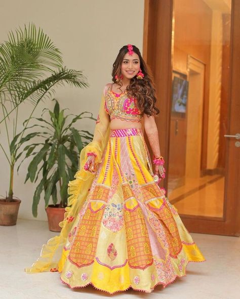 Mehndi Lehnga Designs, Haldi Function Dress For Bride, Dresses For Haldi Ceremony, Mehndi Lehnga, Haldi Function Dress, Haldi Dresses, Haldi Outfit For Bride, Haldi Ceremony Outfit, Best Indian Wedding Dresses