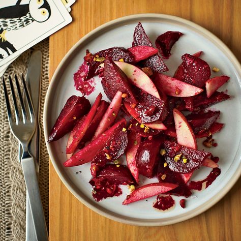 Beet And Apple Salad, Savory Apple Recipes, Thanksgiving Side Dishes Healthy, Fall Apple Recipes, Apple Salad Recipes, Apple Slaw, Balsamic Recipe, Sweet Potato And Apple, Wine Magazine