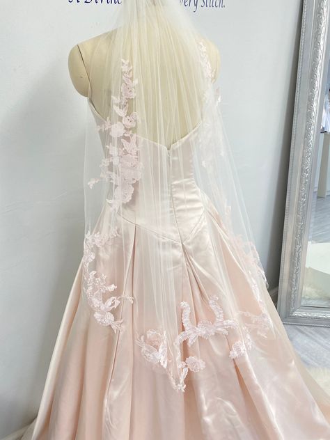 Introducing our elegant and sophisticated Blush Pink Fingertip Bridal Veil. This exquisite accessory is the perfect finishing touch for any blushing bride on her big day. Crafted with attention to detail, our blush wedding veil exudes femininity and grace. The fingertip length adds a touch of elegance, cascading delicately down to your fingertips. Its ethereal blush pink hue adds a subtle pop of color, enhancing your bridal ensemble beautifully. The soft and lightweight tulle fabric creates a ro Wedding Dresses Pale Pink, Blush Pink Wedding Veil, White Wedding Dresses With Pink Accents, Blush Wedding Gowns, Blush Pink Wedding Dress Simple, Pink White Wedding Dress, Pink Blush Wedding Dress, Blush Pink Wedding Dresses, Pink Lace Wedding Dress