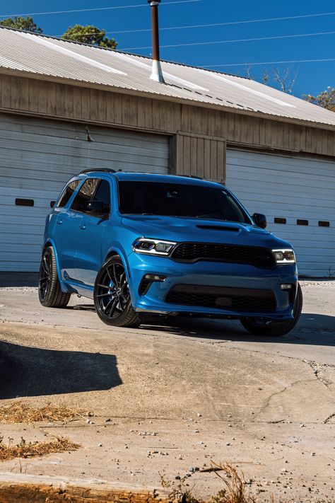 Dodge Durango SRT 392 Black Package 2021 Engine: 6.4L V8 Supercharged Power: 354 kW / 481 hp Torque: 637 Nm / 470 lb-ft 0-60 mph: 4.7 seconds Srt Durango Custom, 2022 Dodge Durango, Dodge Durango Srt, Trucking Life, 7 Seconds, Super Luxury Cars, Dodge Durango, Dream Car, Car Collection