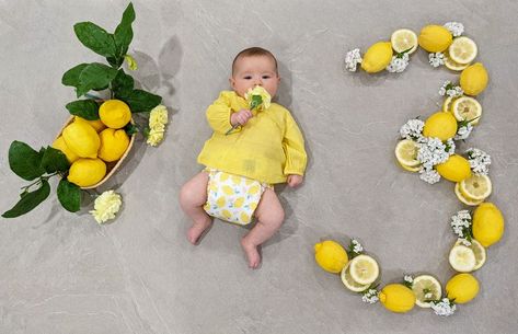 Three months photoshoot idea for newborn with lemons 🍋 Lemon Baby Photoshoot, Three Months Baby Photography, 3 Months Baby Photography Ideas, 3month Baby Photoshoot, 3 Months Baby Photography, Lemon Photoshoot, Months Photoshoot, Three Month Baby, Month Ideas