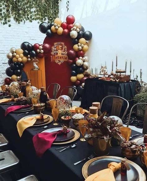 Harry Potter Dining Table, Harry Potter Themed Graduation Party, Harry Potter Table Decorations, Harry Potter Backdrop, Harry Potter Baby Birthday, Harry Potter Tea Party, Harry Potter Party Decor, Harry Potter Balloons, Harry Potter Table