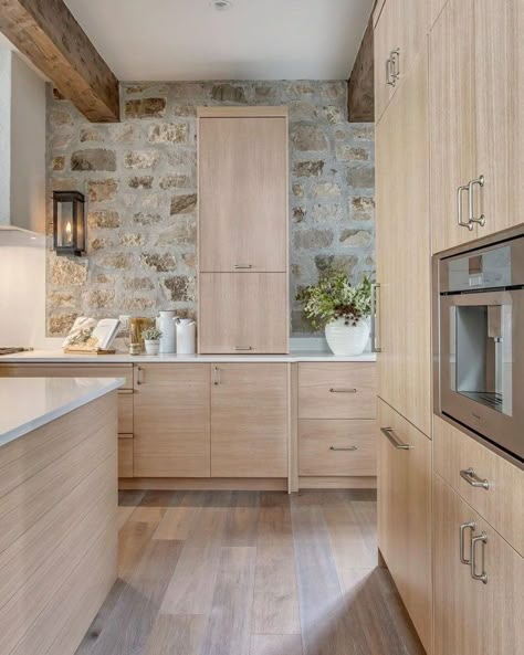 Stone Backsplash Inspiration - Design Trend Round Up — Farmhouse Living White Oak Kitchen Cabinets, Stone Backsplash Kitchen, Faux Stone Walls, White Oak Kitchen, Kitchen Vent, Oak Kitchen Cabinets, Stone Backsplash, Stone Kitchen, Vent Hood