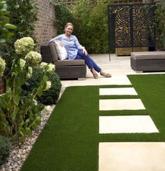 Artificial Grass - Easigrass in Uxbridge, UK - Photo albums - Tendercare Artificial Grass Backyard, Walkway Landscaping, Side Yard Landscaping, Small Patio Garden, Back Garden Design, Fake Grass, Garden Walkway, Modern Garden Design, Home Garden Design