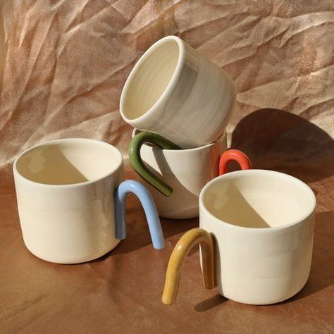 Ceramic Pottery Handmade, Funky Ceramics Ideas, Handmade Ceramics Ideas Inspiration, Ceramic Beginner Ideas, Ceramic Product Photography, Pottery Cup Ideas, Ceramics Mug Ideas, Ceramics Ideas Pottery Inspiration, Pottery Ideas Aesthetic