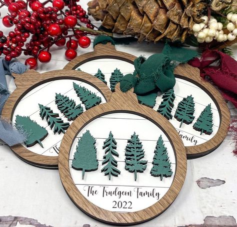 Family Christmas Ornaments Personalized, Wood Engraved Ornaments, Laser Wood Ornaments, Christmas Wood Gifts, Laser Engraved Ornaments, Laser Christmas Ideas, Laser Christmas Ornaments, Laser Wood Projects, Christmas Laser Cut Ideas