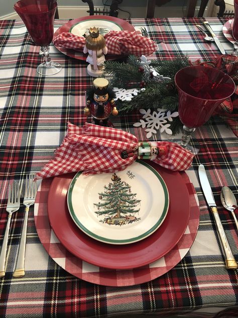 Spode Christmas Tree and Stewart Tartan create a festive table setting, complete with nutcrackers. Dining Table Design Christmas, Christmas Table Tartan, Christmas Plaid Table Setting, Christmas Tartan Table Settings, Christmas Table Settings Plaid, Tartan Table Setting, Spode Christmas Tree Table Settings, Stewart Plaid Christmas, Spode Christmas Table Settings