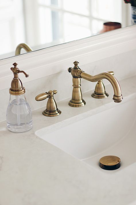 Brass Sink Faucet Bathroom, Brass Vanity Faucet, Vintage Gold Bathroom Fixtures, Biscuit Bathroom Fixtures, Brushed Brass Faucet Bathroom, Antique Bathroom Fixtures, Aged Bronze Bathroom Fixtures, Vintage Brass Bathroom Fixtures, White Bathroom Bronze Fixtures