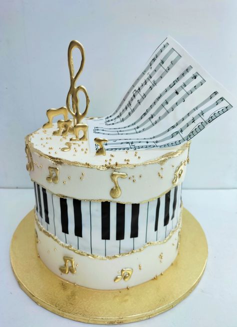 Faultline Cake, Musical Cake, Piano Cake, Birthday Cake Roses, Piano Cakes, Music Cake, Candy Bouquet Diy, Birthday Cakes For Her, Piano Recital