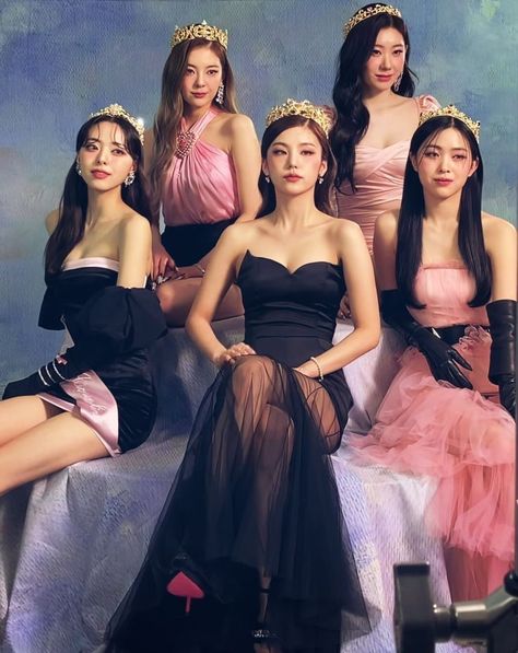 Itzy Ot5 Photoshoot, Photoshoot Concept, Kpop Girl Groups, Ulzzang Girl, Pop Group, South Korean Girls, K Pop, Kpop Girls, My Girl