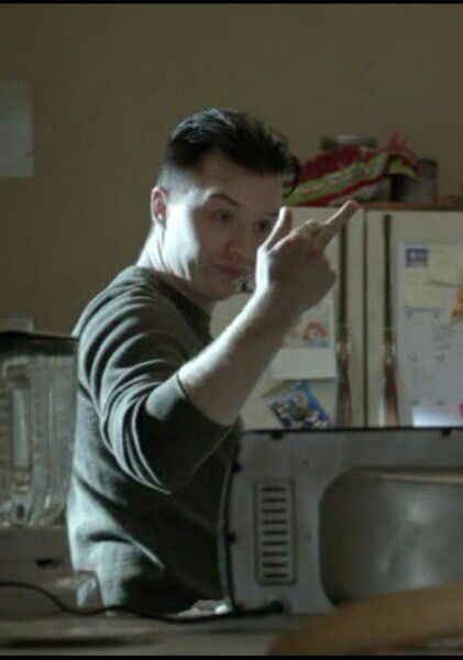 Mickey Milkovich Icon, Mickey Milkovich, Shameless Scenes, Shameless Mickey And Ian, Shameless Characters, Lip Gallagher, Ian Shameless, Shameless Tv Show, Mickey And Ian