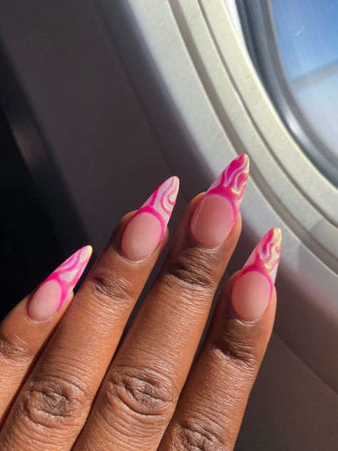 Almond nails with designs Barbie Pink French Tip Nails Almond, Pink And Black Nails Almond Shape, Pink Base Almond Nails, Bright Pink Almond Shaped Nails, Pink Sharp Almond Nails, Duck Bill Nails, Almond Nails Pink, Barbie Pink Nails, Long Almond Nails