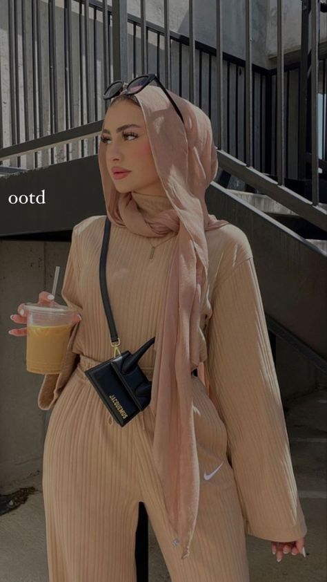 Kulot Outfit, Hijab Fashion Summer, Stile Hijab, Modern Hijab Fashion, Minimalist Fashion Women, Muslim Fashion Hijab Outfits, Modest Summer Outfits, Hijabi Fashion Casual, Muslim Women Fashion