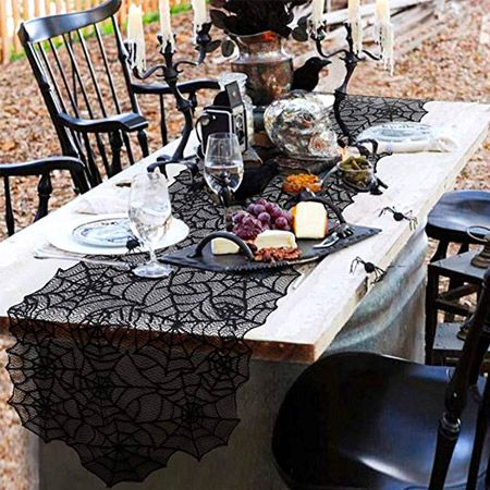 Decoracion Halloween Party, Lace Table Runner Wedding, Halloween Haunted House Decorations, Table Halloween, Cute Halloween Decorations, Casa Halloween, Halloween Party Dinner, Halloween Table Runners, Creepy Decor